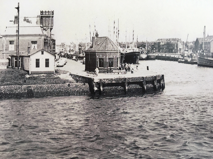 mag ik je water naar de zee dragen - douanehuisje