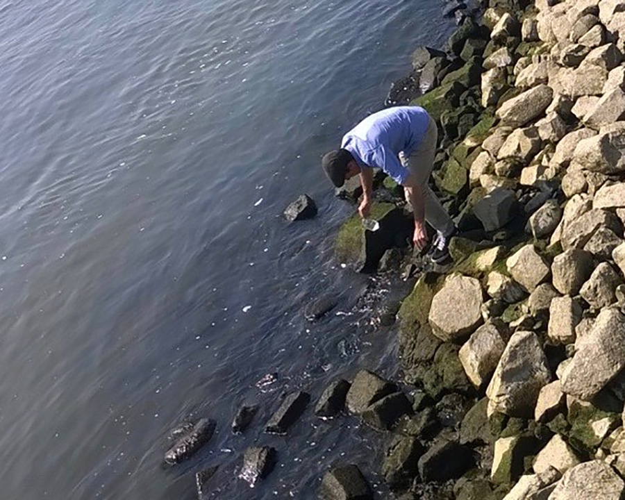 mag ik je water naar de zee dragen - douanehuisje